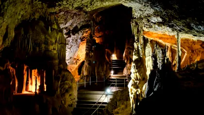 Peștera unică unde se găsesc 400 de kilometri de galerii subterane. Sunt foarte multe flori rare acolo