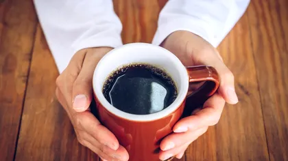 A turnat înălbitor în cafeaua soțului, ca să-l ucidă. Ce s-a întâmplat apoi e incredibil
