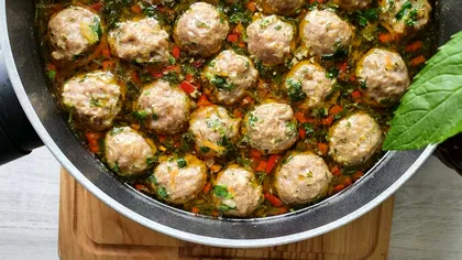 Cu ce să amesteci carnea tocată pentru perișoare. Așa ies ca la mama acasă