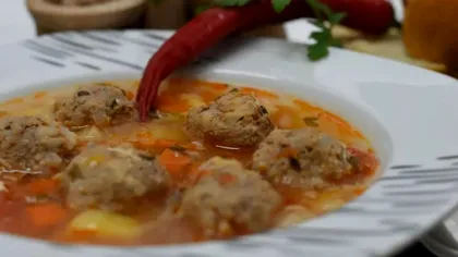 Cât orez se pune la ciorba de perișoare. Pontul bucătăreselor pricepute pentru un gust ca la mama acasă