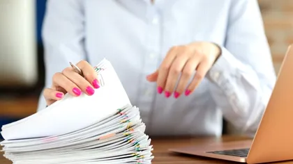 Câți bani primește un profesor care corectează lucrările la BAC 2024. Suma este mult mai mare acum