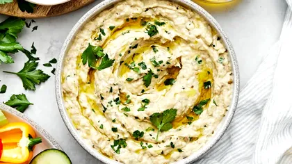 Cu ce să amesteci salata de vinete ca să iasă mai bună. Rețeta de care nu te vei mai satura