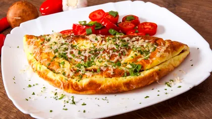 Ce se pune în omletă ca să iasă mai pufoasă ca un nor. Ingredientul secret care transformă rețeta într-un deliciu