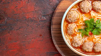 Trucurile care dau un gust deosebit ciorbei de perișoare. Pe multe sigur nu le știai