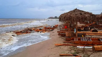 Ciclonul lovește iar litoralul, după ce a lăsat dezastru în urma sa. A fost emis cod roșu în Constanța. Plaja din Vama Veche nu mai există, imagini dezolante