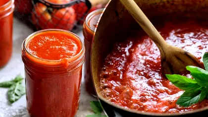 În ce să fierbi bulionul ca să nu mai folosești conservat. Va rezista în cămară până la 3 ani, fără să se strice