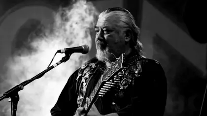 Moment sfâșietor la priveghiul lui Nicu Covaci. Ți se face pielea de găină, cutremurător gestul făcut de colegii artistului