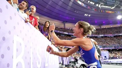 Momentul care a declanșat frenezie la JO 2024. O atletă a terminat cursa, apoi a îngenuncheat în fața tuturor și și-a cerut iubitul în căsătorie