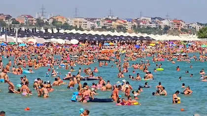 Stațiunea din România care a fost luată cu asalt de români în acest weekend. Imaginile cu au devenit virale. Aglomerație uriașă pe plajă și în apă