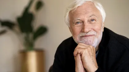 Ce a pățit un pensionar după ce a îngropat 100.000 de lei în pământ. A avut un mare șoc a doua zi