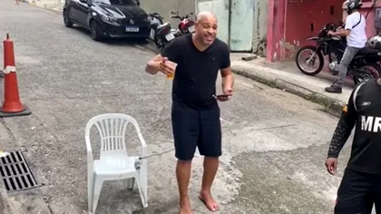 Adriano s-a făcut de râs pe internet. Fostul coleg al lui Mutu, filmat beat și desculț în favelele din Brazilia