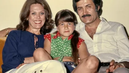 Fetița din imagine are astăzi 55 de ani, a divorțat de două ori și este una dintre cele mai apreciate și respectate actrițe ale lumii. O recunoști?