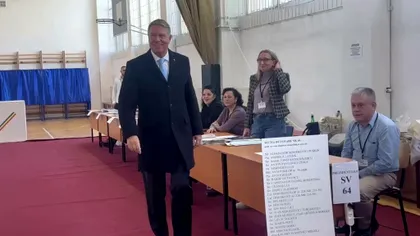 Klaus Iohannis a votat la Liceul Jean Monnet. A refuzat să facă declarații: „Vă doresc o zi bună!”