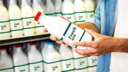 Ce conține de fapt laptele vândut în supermaketurile din România. Detaliile de pe etichetă ignorate de mulți români
