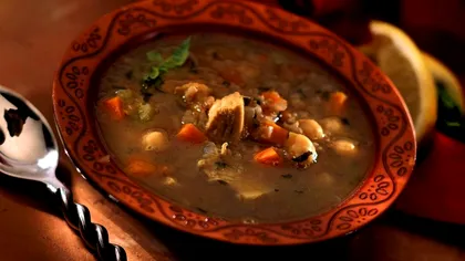 Ce mănânci de fapt când comanzi ciorbă la restaurantele din România. Aditivi periculoși și sare peste limită, o adevărată ,,otravă” la farfurie