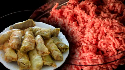 Ce să pui în compoziția de carne a sarmalelor ca să iasă mai fragede. Așa umplutura nu va deveni uscată în timpul fierberii