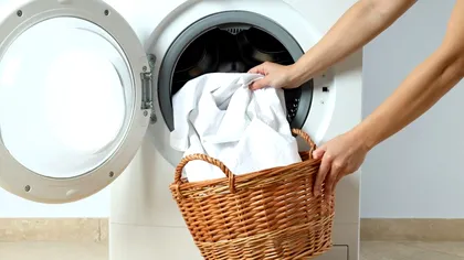 De ce tot mai multe gospodine pun dischete demachiante în uscătorul de rufe. Spun că rezultatul este unul surprinzător