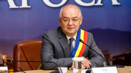 Emil Boc a făcut 30 de flotări pe scena unui eveniment din Cluj. Publicul, impresionat de spectacolul primarului