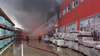 Incendiu puternic la o hală din Craiova. Cetățenii orașului au primit avertizare RO-ALERT