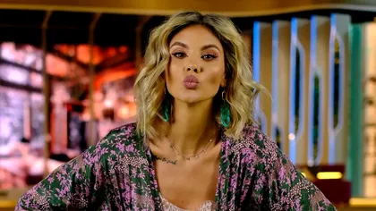 Ramona Olaru, superbă într-o rochie scurtă, de ziua ei de nume: ”Nu cred că e cineva care să nu te vrea sub bradul lui”