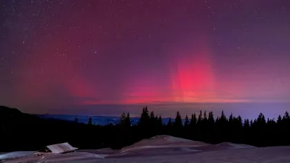 Aurora boreală a fost vizibilă din România. Unde s-a putut observa fenomenul spectaculos care a colorat cerul în roz
