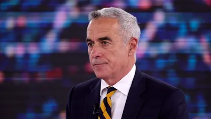 Călin Georgescu a plecat din România înaintea protestului de la CCR. Cu cine a fost surprins pe Aeroportul Otopeni