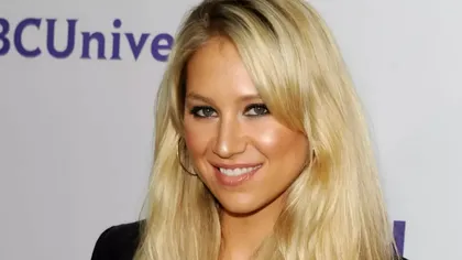 Cândva una dintre cele mai faimoase jucătoare de tenis din lume, Anna Kournikova a apărut într-un scaun cu rotile după doi ani de absență în spațiul public