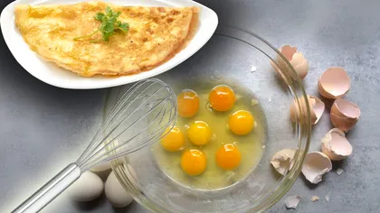 De ce pun moldovencele mălai în omletă. Schimbă total textura, dar şi gustul. O să o faci mereu aşa de acum
