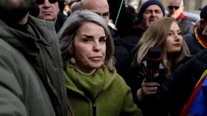 Obiectul de lux purtat de Cristela Georgescu zilele acestea. Pe ce a dat mii de lei soţia fostului candidat la prezidenţiale. Foto