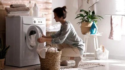 Lichidul de 4 lei care face minuni pentru hainele tale. Nu mai ai nevoie de detergenţi scumpi, e varianta naturală