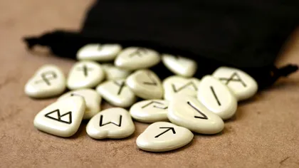 Horoscopul runelor 15-20 aprilie 2025. Abundență pentru Fehu şi noi începuturi pentru Uruz