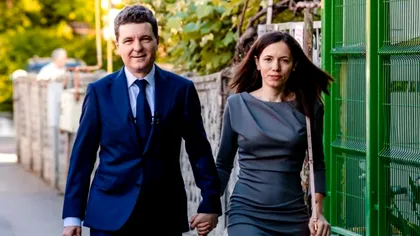 Gesturi nemaivăzute între preşedinte şi partenera sa până acum. Nicuşor Dan şi Mirabela Grădinaru, imagine rară în timpul liber