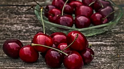 Ce să pui în apa cu care speli cireşele pentru a te asigura că nu au viermi. Trucul folosit de bunicii de la ţară