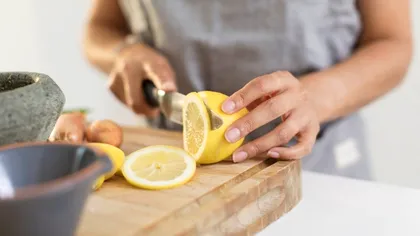 De ce să dai cu lămâie pe clanţele ferestrelor şi uşilor de acasă. O metodă puţin cunoscută, mulţi spun că are un efect