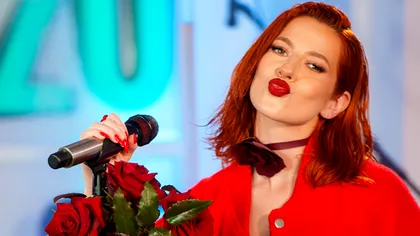 Lidia Buble și-a descoperit fotografiile pe un site cu promisiuni rușinoase. Vedeta a trecut direct la amenințări: „S-ar putea să îți trimit ceva frumos, aflu foarte ușor”