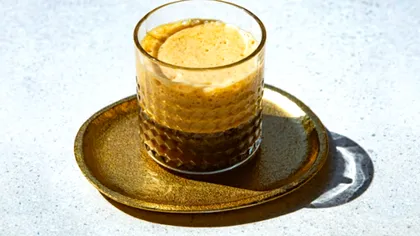 Cum să faci cafeaua „bătută”, deliciul răcoritor al verii. Rețeta pe care italienii o țin ascunsă
