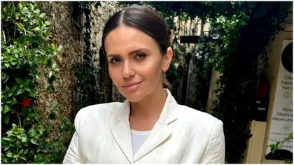 Cristina Şișcanu s-a filmat în camera de hotel, înainte de a merge la cină. A vrut să prezinte rochia, însă fanii nu au fost încântaţi: 