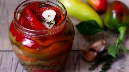 Ardei copţi la borcan, reţeta simplă şi sigură. Rămân proaspeţi toată iarna