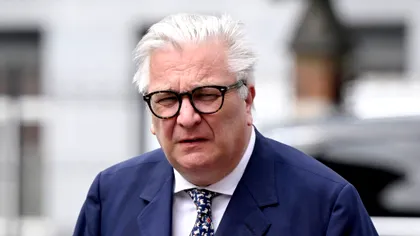 Scandal în Familia Regală. Fiul regelui a recunoscut că are un copil din flori. Prințul Laurent s-a iubit cu o celebră cântăreaţă