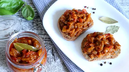 Când se face zacusca? Aşa profiţi din plin de gustul dulce al legumelor bine coapte