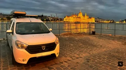 A transformat Dacia Dokker într-o rulotă impresionantă și călătorește oriunde în lume. Camperul românesc la care ai visat tot timpul
