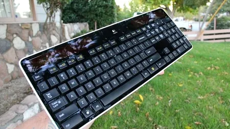 Logitech renunta complet la baterii cu tastatura K750