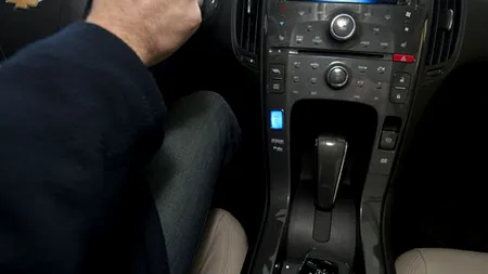 CES 2011: Incarcatoare de mobil fara fir in masinile viitorului