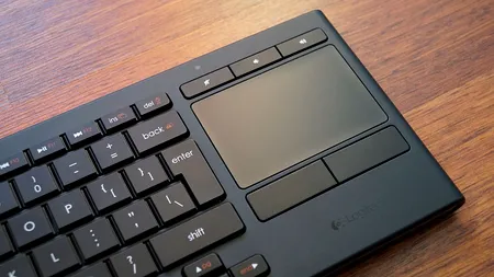 Logitech K830 - Și sufrageria are nevoie de o tastatură [REVIEW]