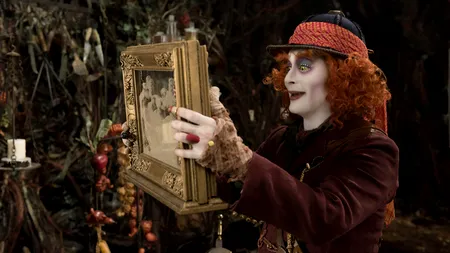 ”Alice în Țara Oglinzilor” ajunge și în cinematografele din România și arată spectaculos