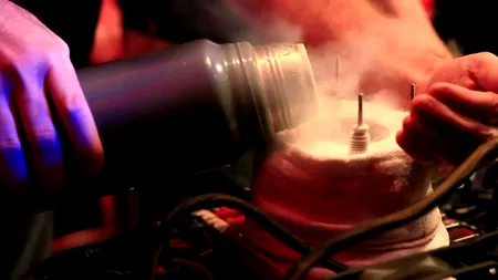Un procesor Intel Core i7 răcit cu heliu lichid a fost dus până la 7,5 GHz prin overclocking