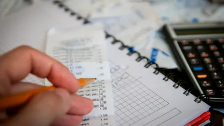 Mai puțini bani la pensionare pentru unii români. Guvernul taie bonusurile generoase pe care le primeau angajații la retragerea din activitate