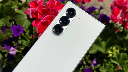 Samsung va prezenta noi smartphone-uri pliabile la începutul lunii iulie