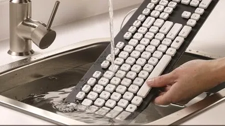 Logitech K310 - Tastatura careia ii place apa