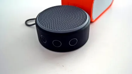 Boxa portabilă Logitech X100, disponibilă în România